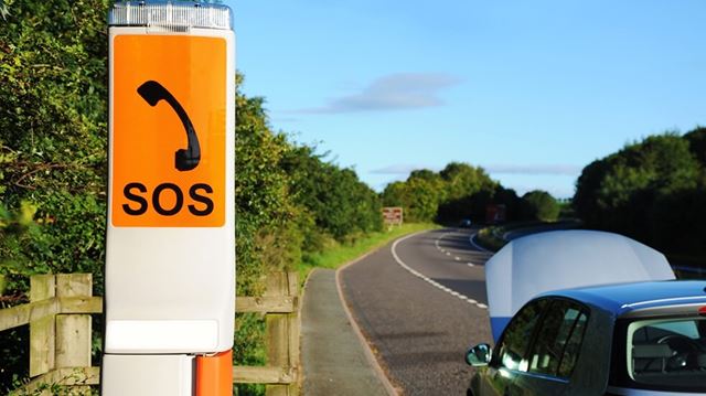 Choose breakdown cover: SOS stop on rural road